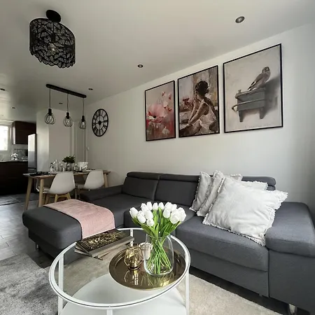 Entire 60m2 - Close To Paris - Parking - Kitchen - 2min Rerb - Olympic'24 Apartment