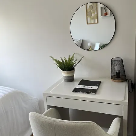 Entire 60m2 - Close To Paris - Parking - Kitchen - 2min Rerb - Olympic'24 Apartment Bourg-la-Reine